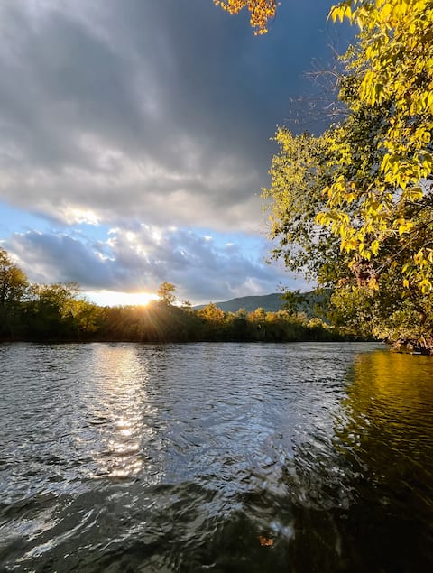 Riverfront cabin w/ hot tub, kayaks, dock, dog ok