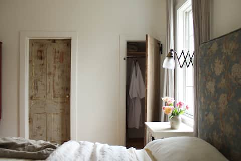 Peaceful Studio Farmstay with Pasture Views