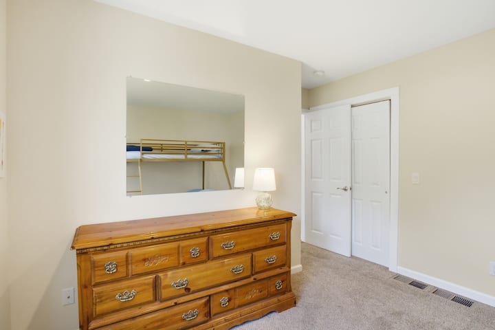 Dresser and closet