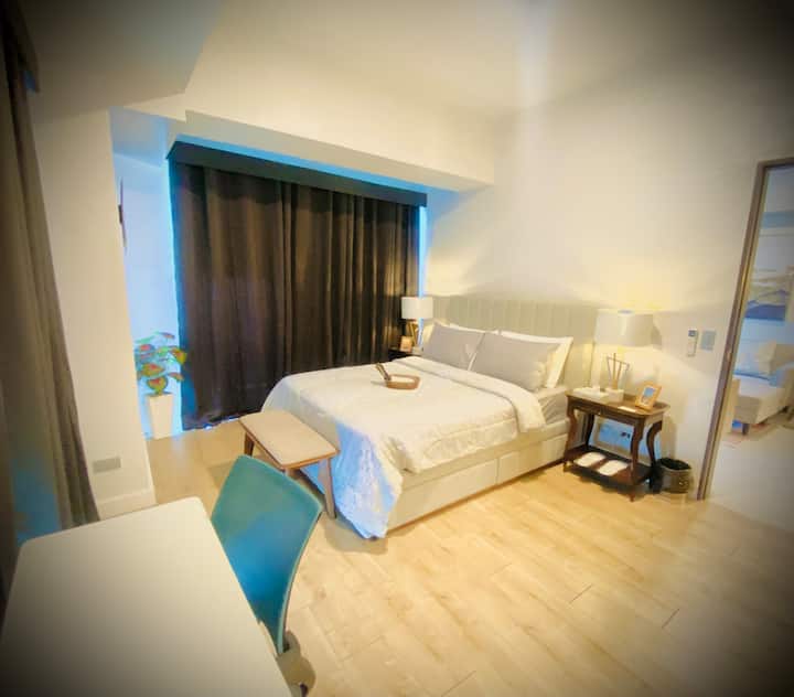 1 unité BR avec balcon - lit queen size, avec stores et rideaux occultants, avec fer plat et planche à repasser…