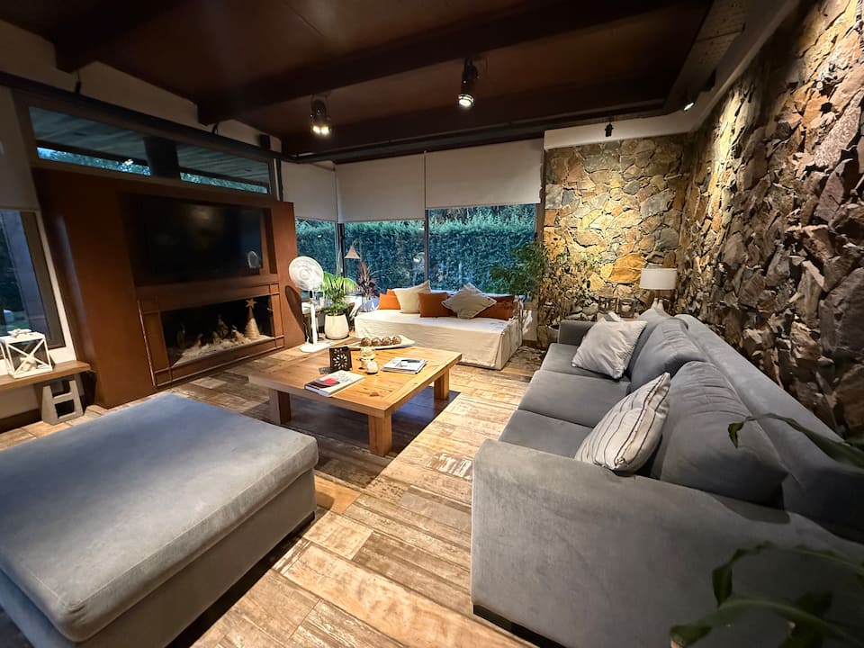 A house facing the Andes in Chacras de Coria, Chacras de Coria, Mendoza, Argentina, photo 1 of 10