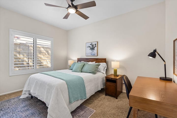 Menšia manželská posteľ