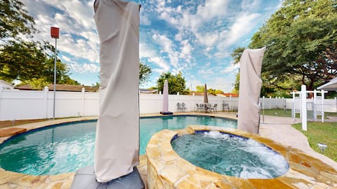 Home With Pool & Hot Tub
