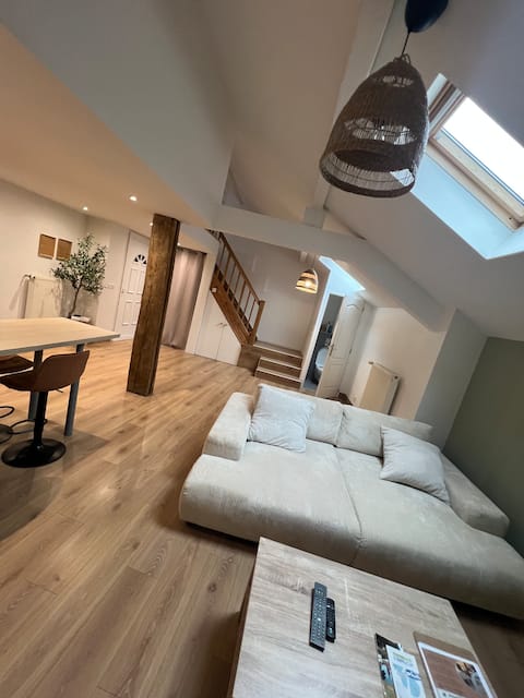 THE COMFORTABLE • Wi-Fi • 4 people • Near train station