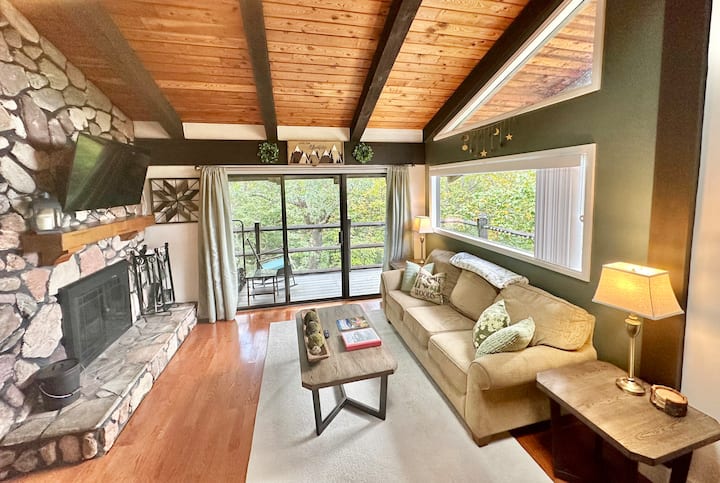 Updated Mountain View Condo With A Loft! - Cosby, TN