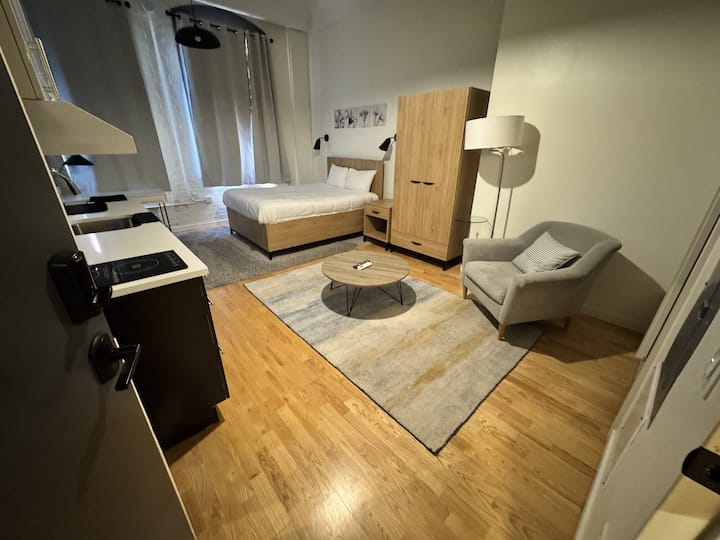Trumbull St Elevator Loft Style Apartment - Hartford, CT