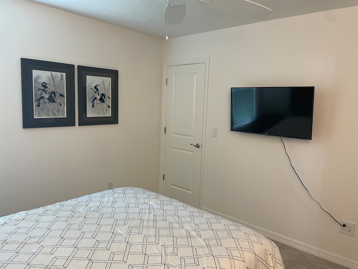 40 inch Roku Tv in here too.  Walk in closet. 