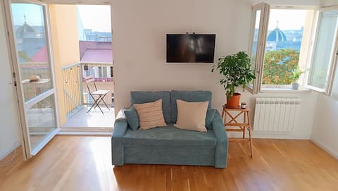 Top performing Airbnb: Sunset Apart at City Center of Prague | LIFT in Vinohrady