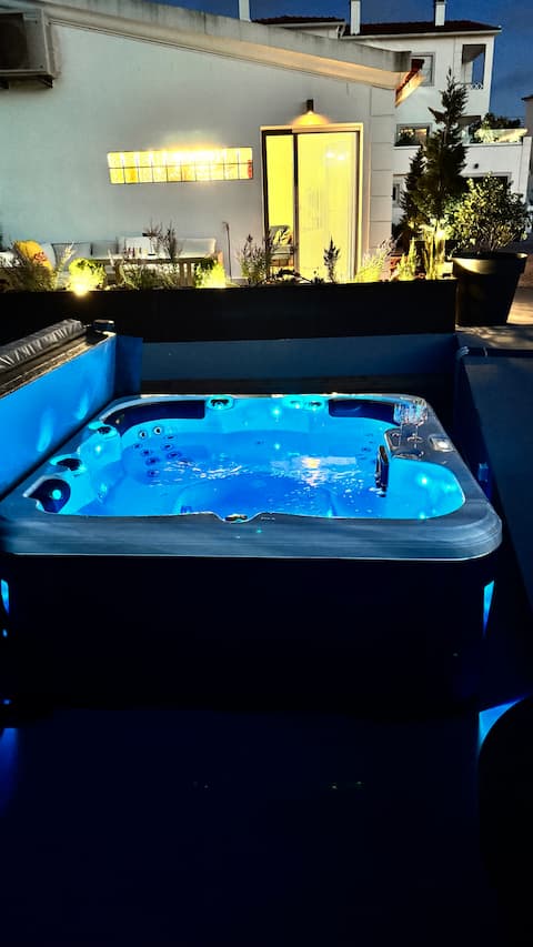 Popular Airbnb listing: Villa Corazon Private Guesthouse Garden&Jacuzzi in Torres Vedras