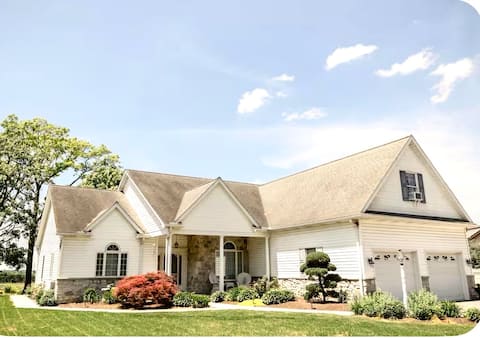 King's Victorian, 5 bed 3-1/2 bath (Main/Basement)