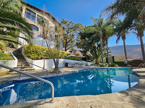 Beautiful mountain cottage with pool