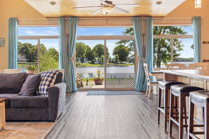 Holiday Decor|Multiple Families|Snowshoeing gallery image 4