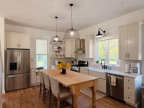 Pickett's Place- Modern farmhouse w/ rustic charm