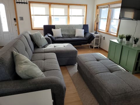 Verona Beach Retreat-lake views, near attractions