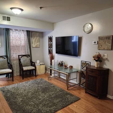 Inviting 5BR | Sleeps 14+ | 8 Min to EWR + Parking gallery image 3