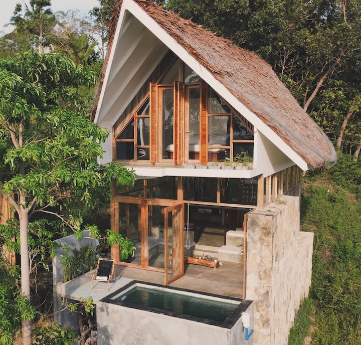 Glass house wth sunset view,solar power & starlink