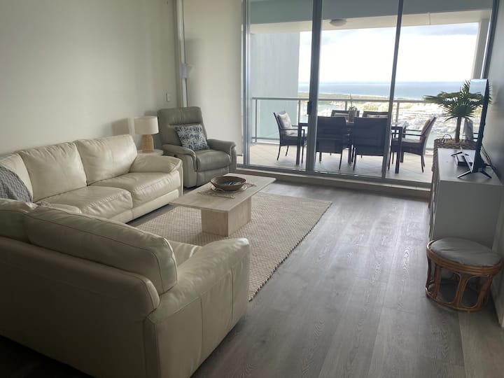 Superb Views Southport - Gold Coast