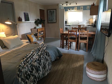 Popular Airbnb listing: Avoca Beach Apothecary Cottage & Retreat in Avoca Beach
