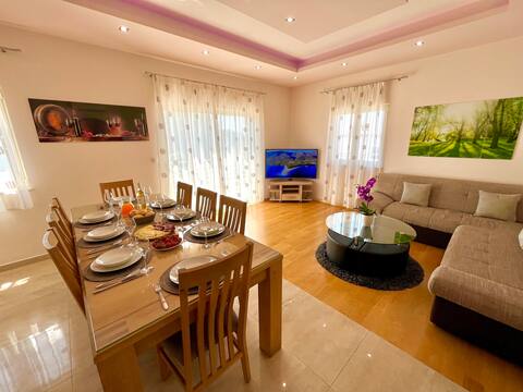 Top performing Airbnb: Ivan’s Pool Residence in Općina Klis