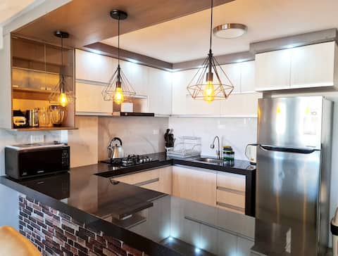 Centrally located apartment 3 bedrooms and Private Garage