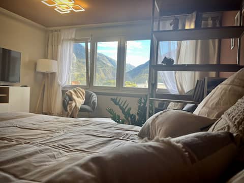 Cozy studio in the city of sun.