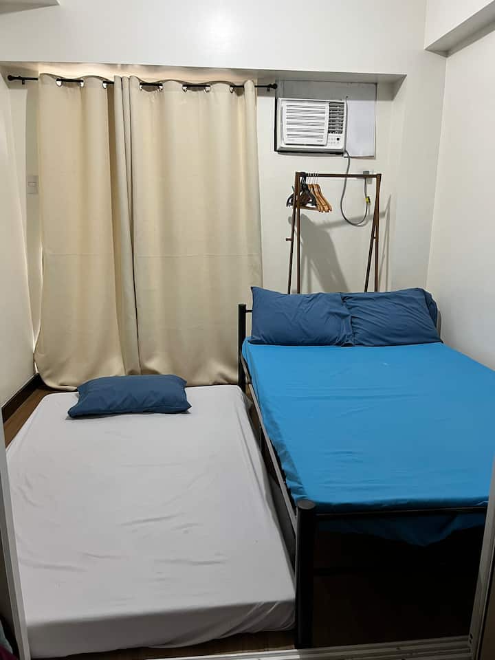 1 double sized bed
1 double sized mattress (additional)