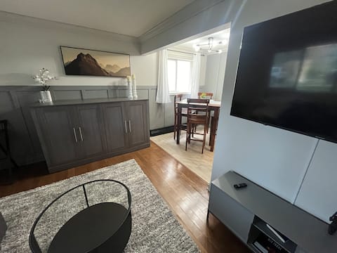 Popular Airbnb listing: Cozy corner off Whyte Avenue in Edmonton Metropolitan Area