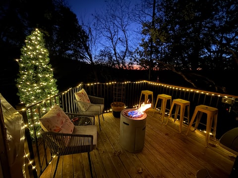 Vacation! Rollins Lake Dome, Holiday Decorated WFI