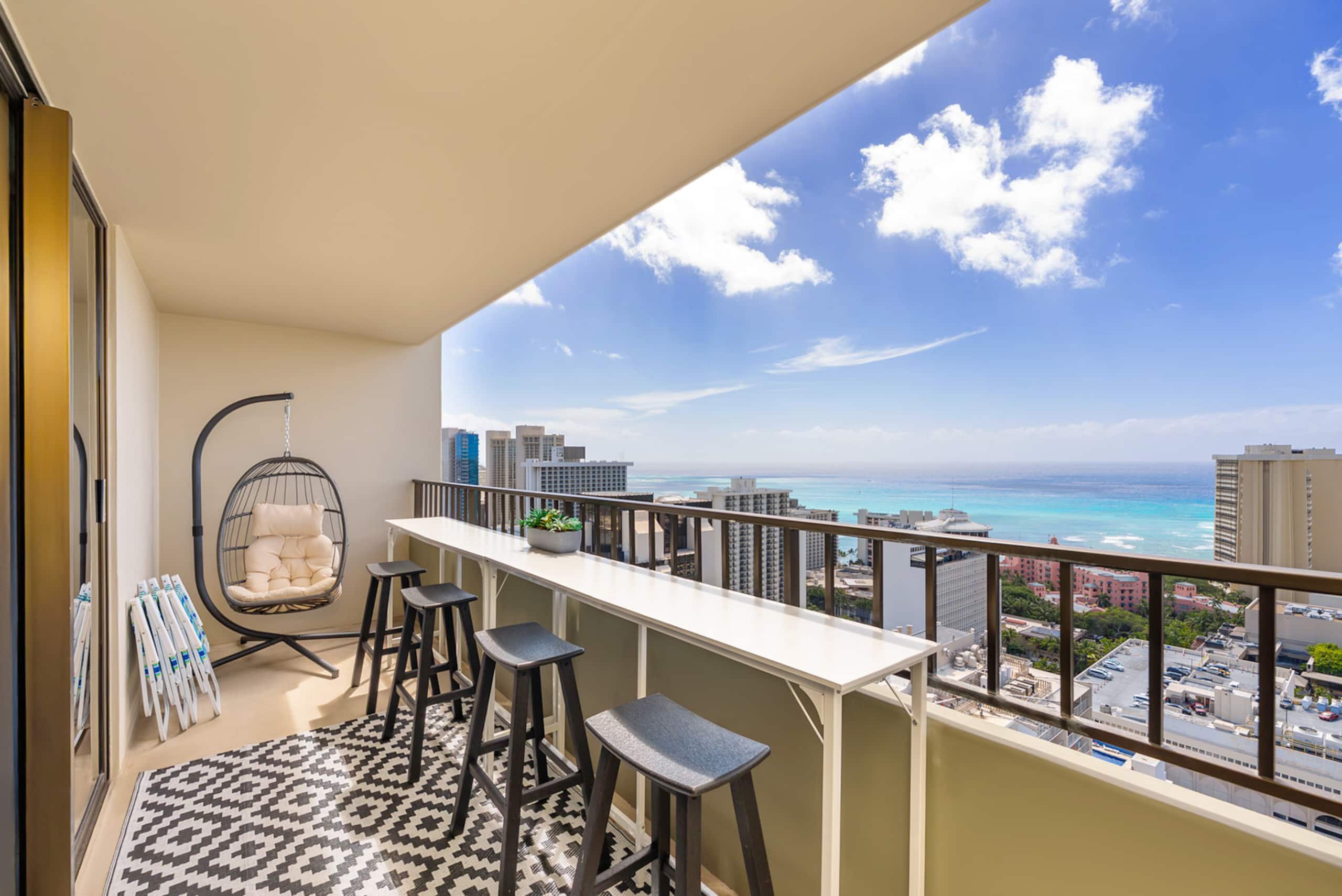 Condo in Honolulu · ★5.0 · 2 bedrooms · 5 beds · 2 private baths - Image 30