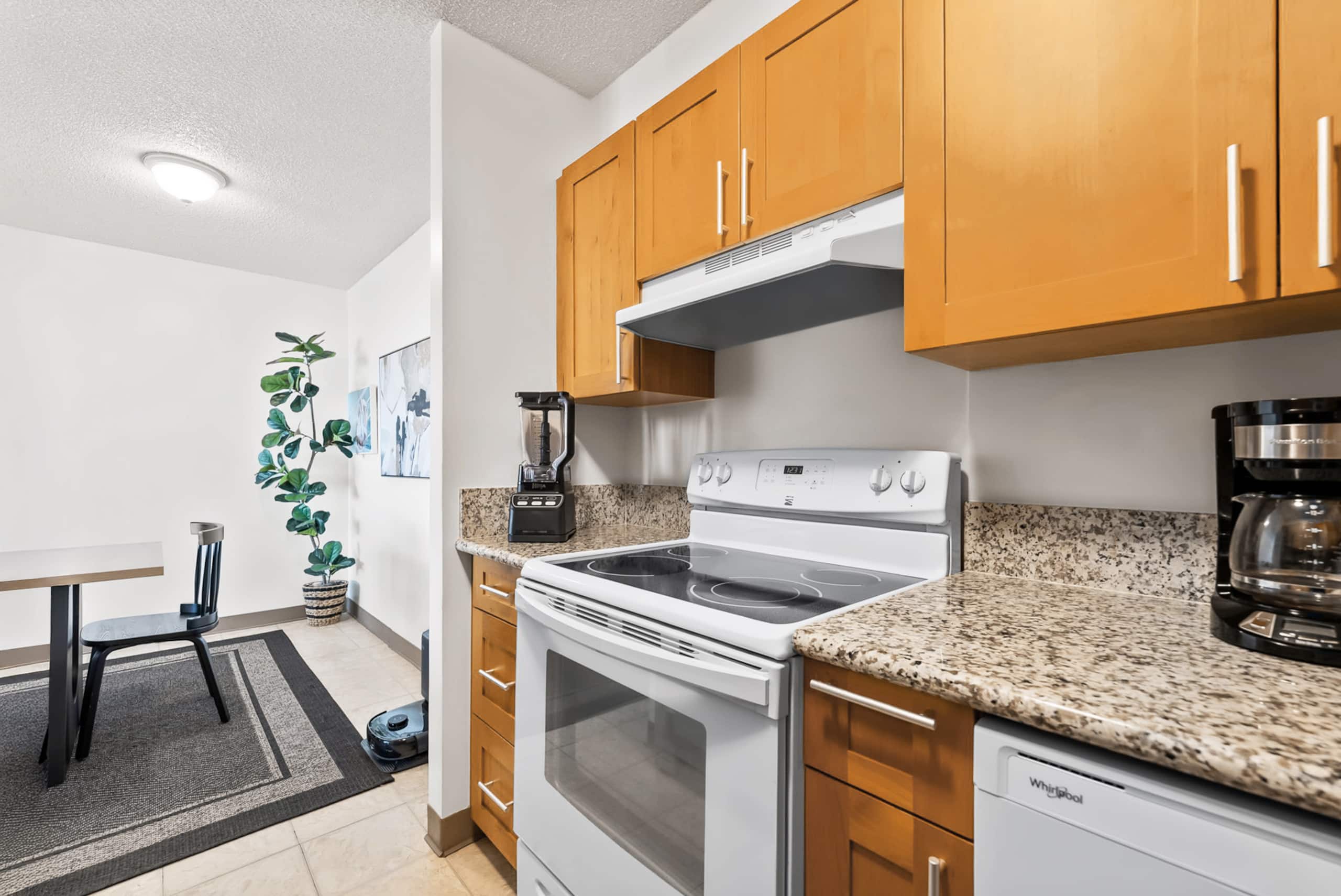 Condo in Honolulu · ★5.0 · 2 bedrooms · 5 beds · 2 private baths - Image 14