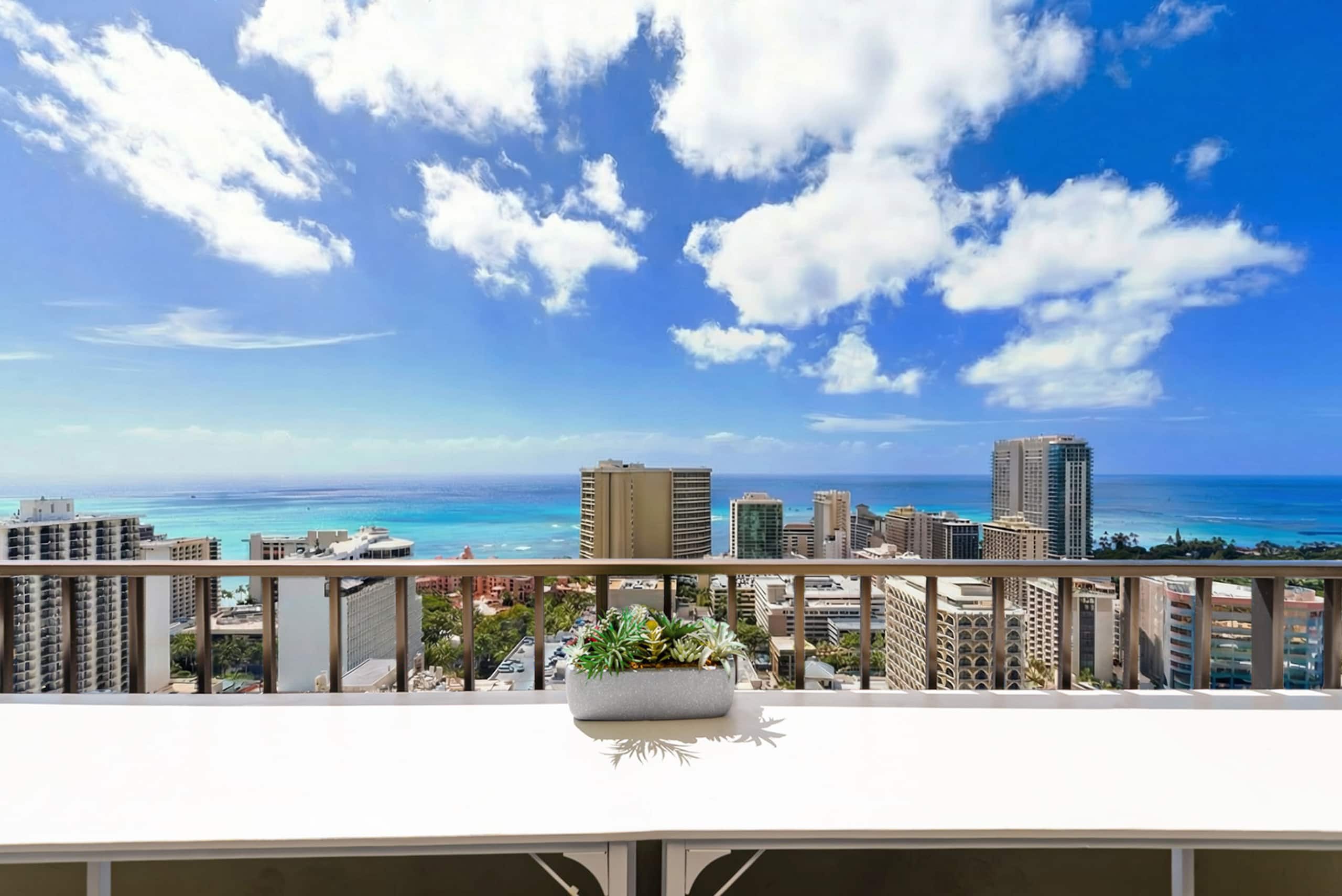 Condo in Honolulu · ★5.0 · 2 bedrooms · 5 beds · 2 private baths - Image 28