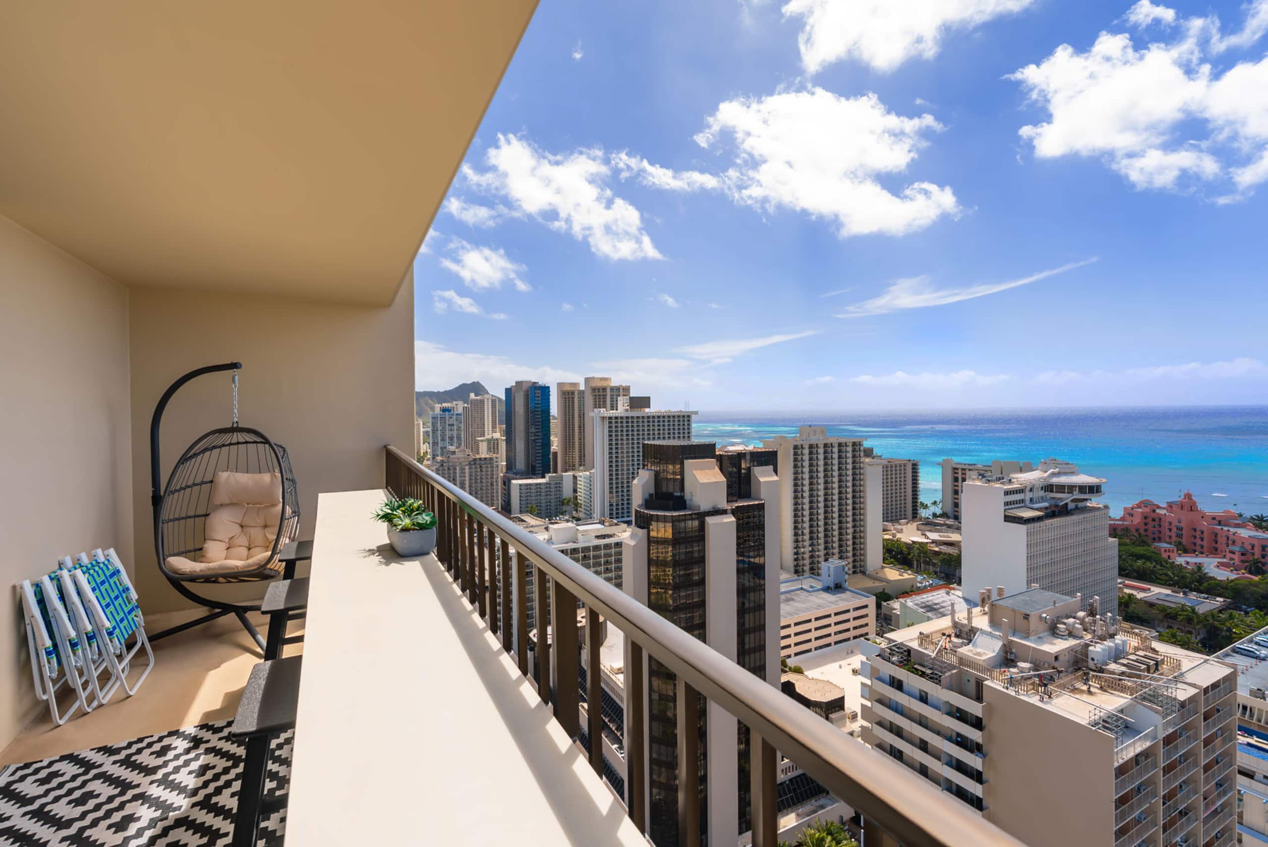 Condo in Honolulu · ★5.0 · 2 bedrooms · 5 beds · 2 private baths - Image 29