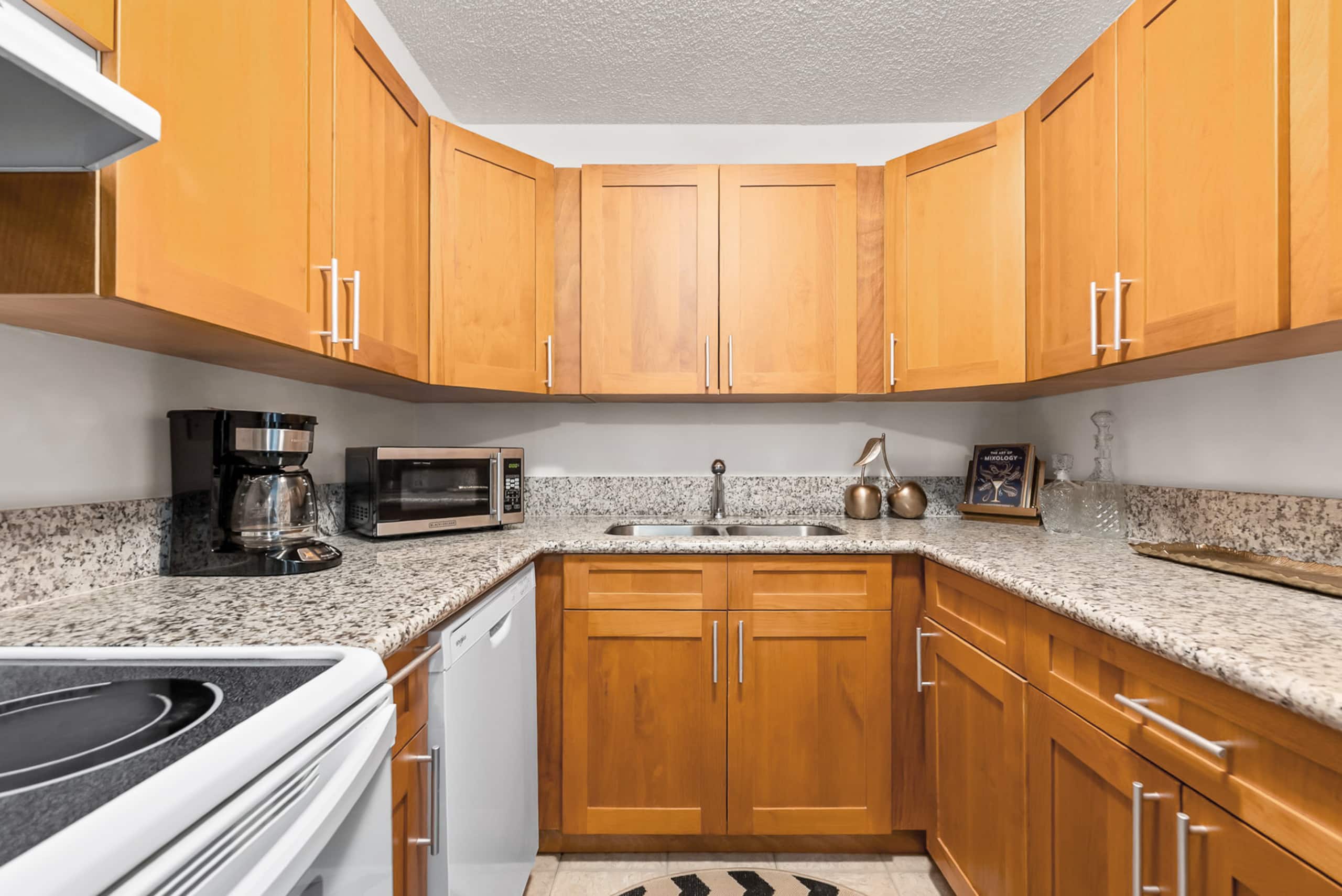 Condo in Honolulu · ★5.0 · 2 bedrooms · 5 beds · 2 private baths - Image 13