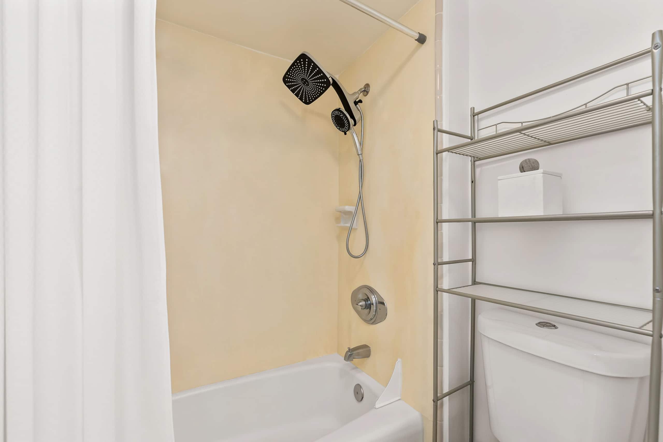 Condo in Honolulu · ★5.0 · 2 bedrooms · 5 beds · 2 private baths - Image 25