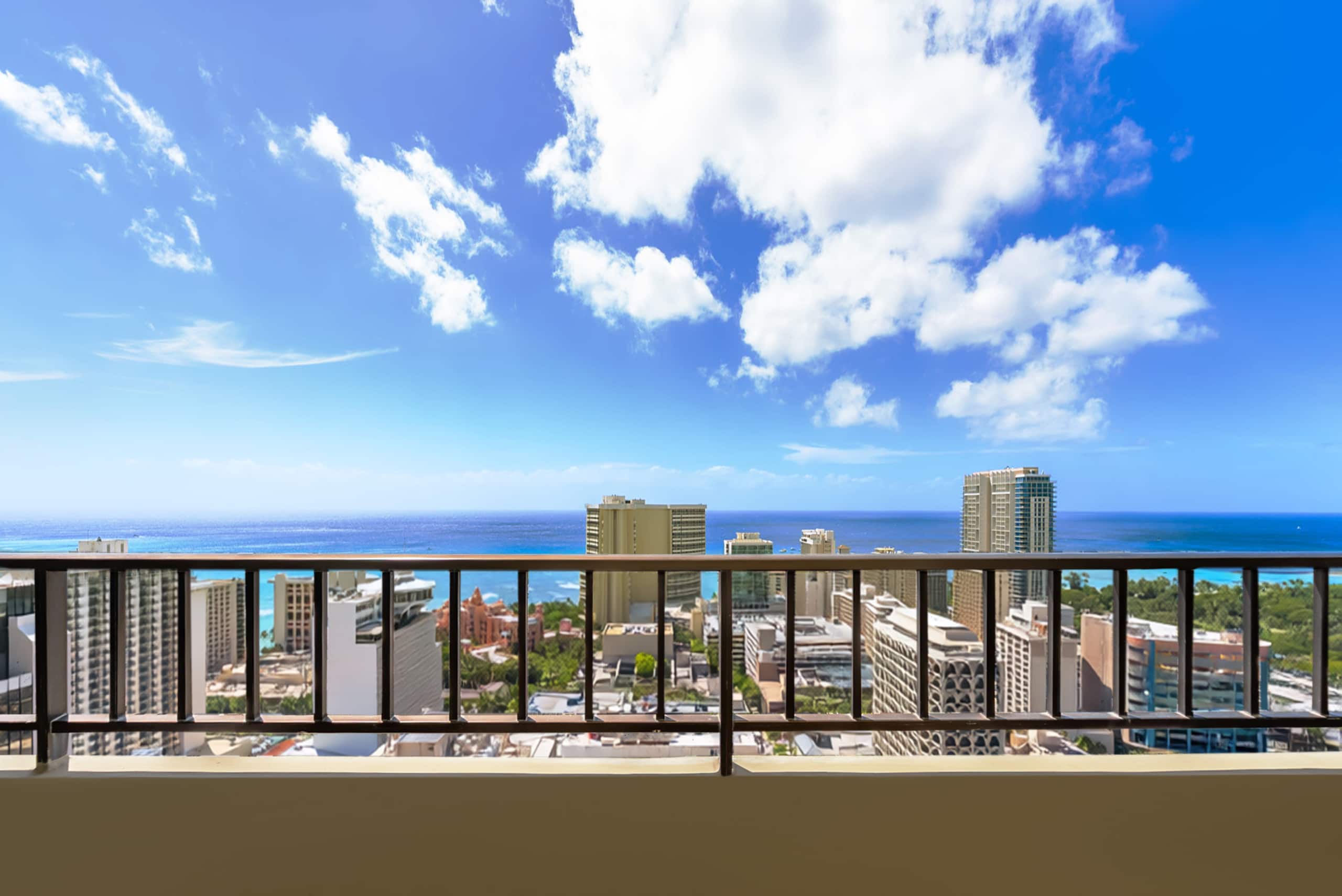 Condo in Honolulu · ★5.0 · 2 bedrooms · 5 beds · 2 private baths - Image 37