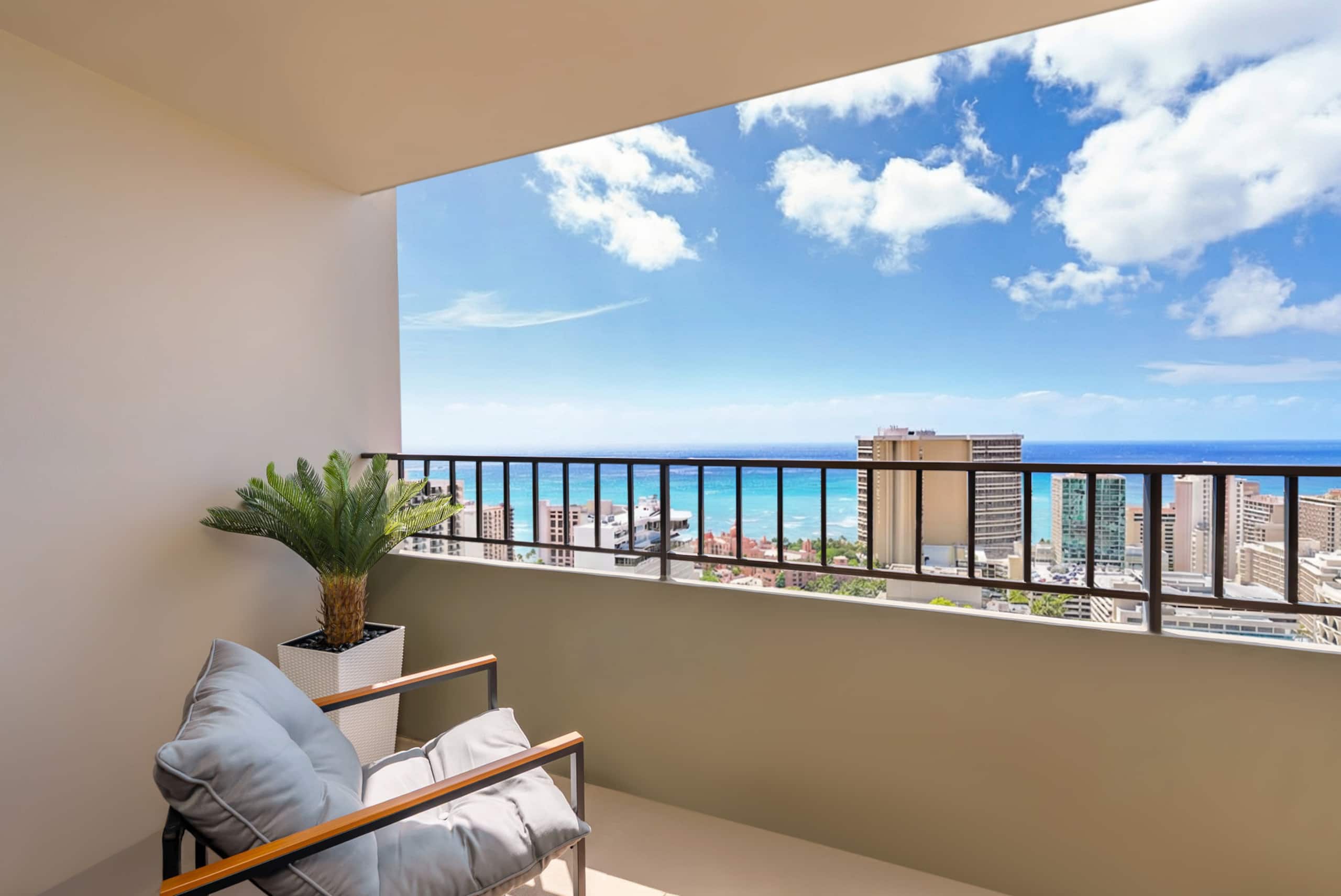 Condo in Honolulu · ★5.0 · 2 bedrooms · 5 beds · 2 private baths - Image 34
