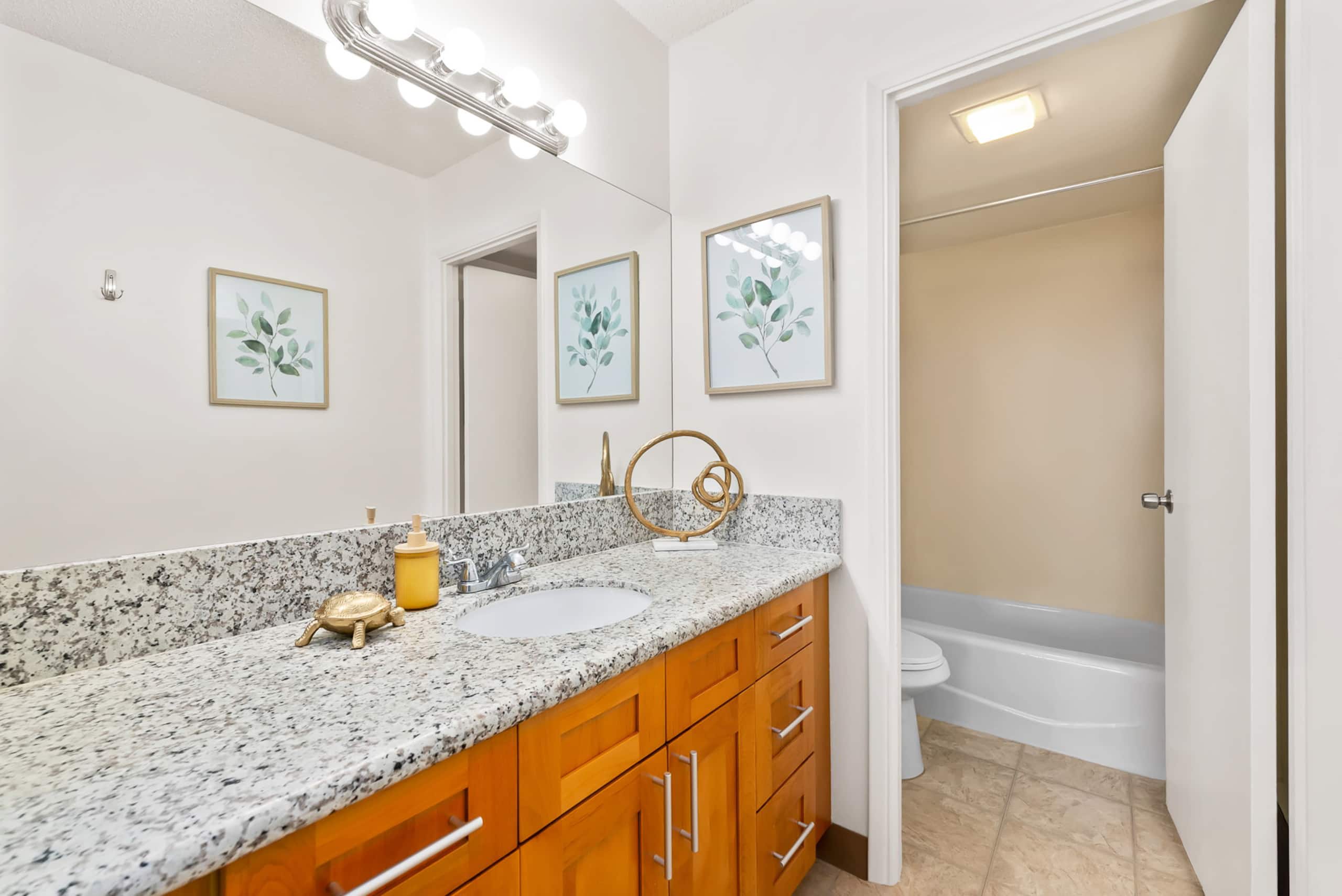Condo in Honolulu · ★5.0 · 2 bedrooms · 5 beds · 2 private baths - Image 23