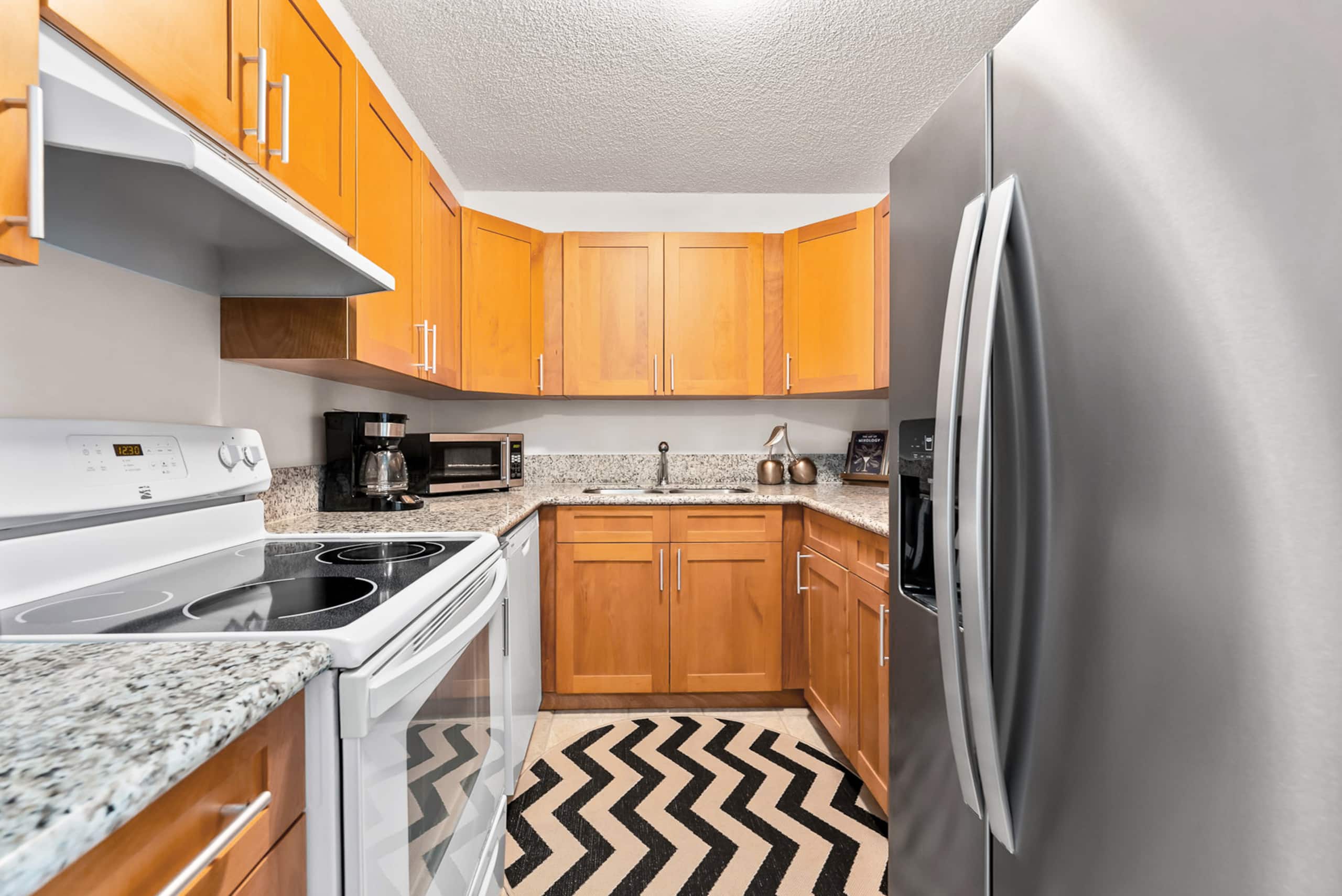 Condo in Honolulu · ★5.0 · 2 bedrooms · 5 beds · 2 private baths - Image 12