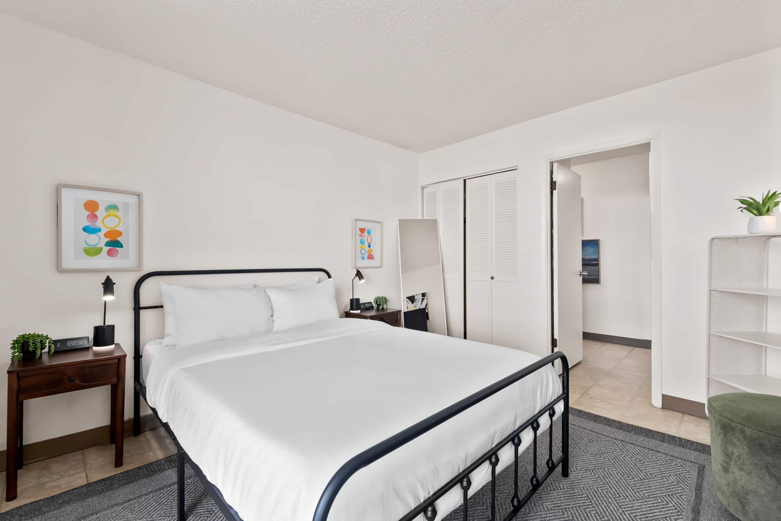 Condo in Honolulu · ★5.0 · 2 bedrooms · 5 beds · 2 private baths - Image 20