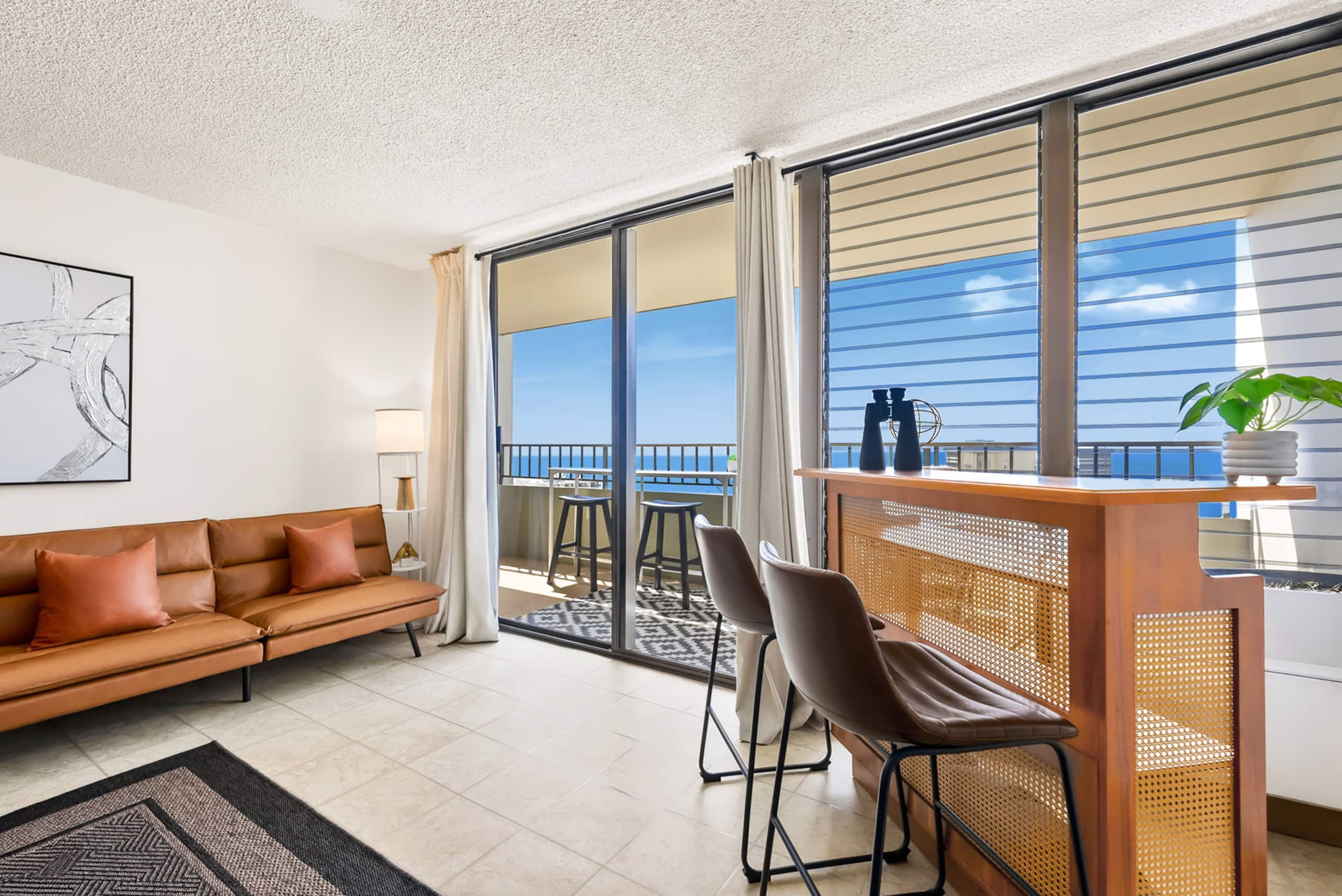 Condo in Honolulu · ★5.0 · 2 bedrooms · 5 beds · 2 private baths - Image 7