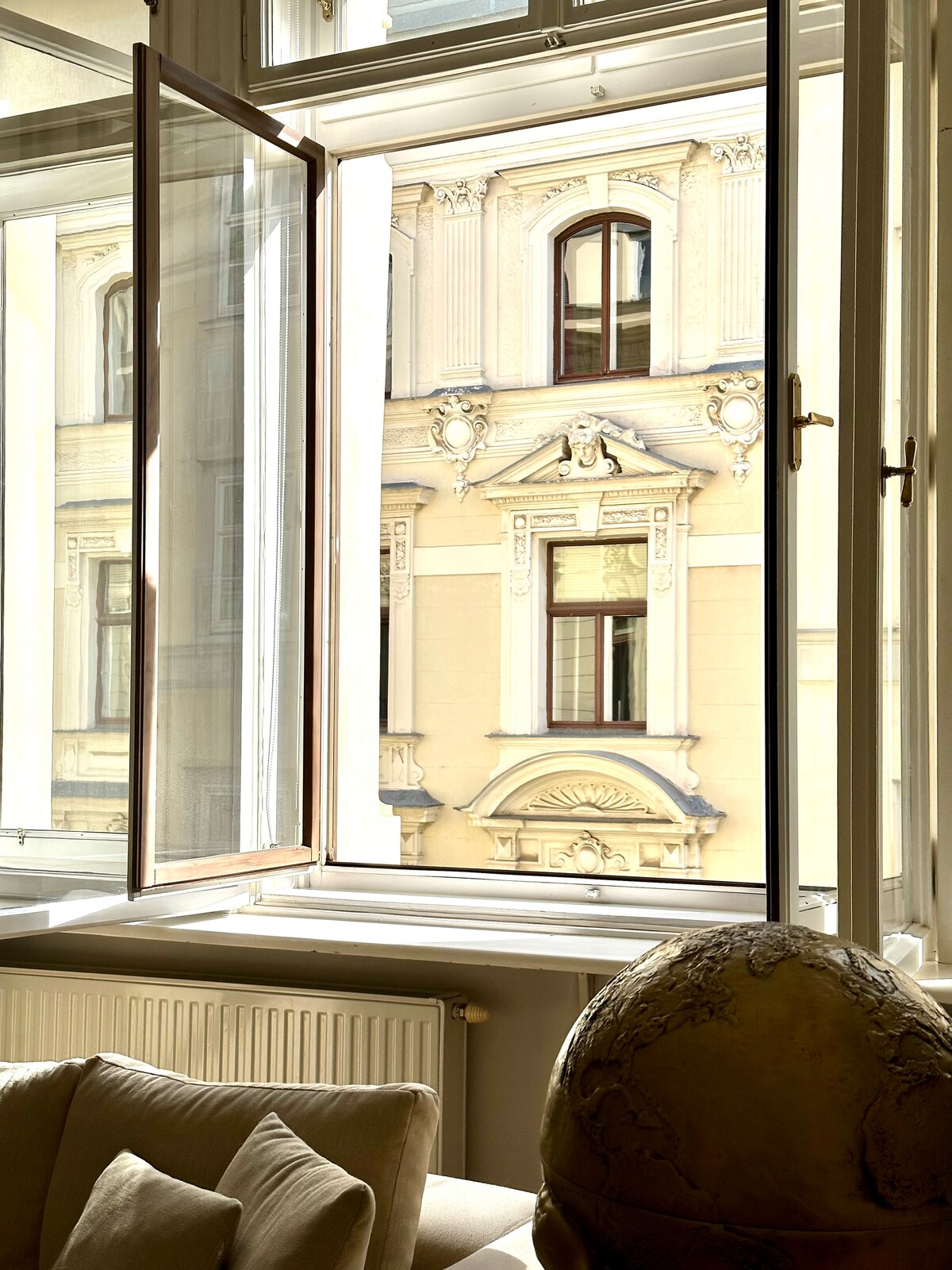 Bedroom 2 image 12
