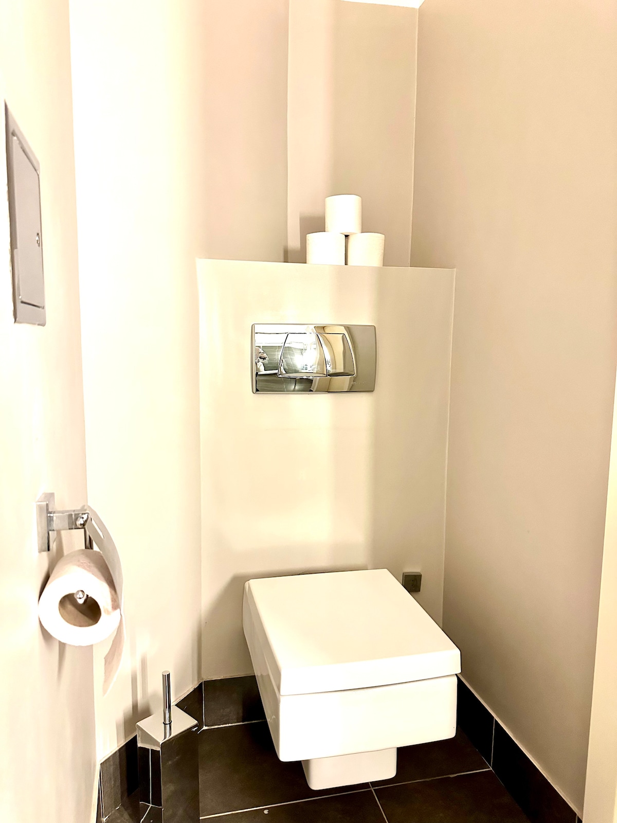 Full bathroom image 6