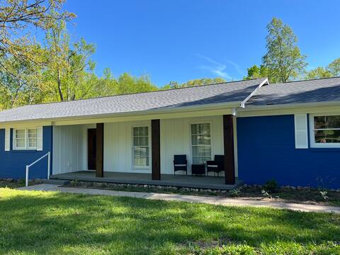 Cozy 3BR Home w/King bed & Pond