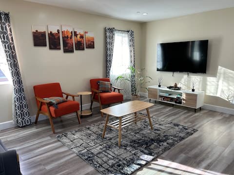 Hub city 2bed/1bath Garage parking/EV charger