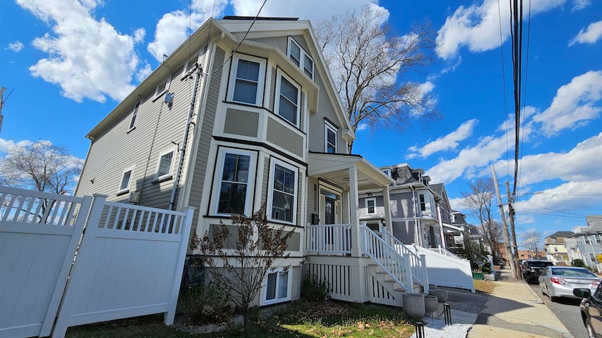 New Build XL Modern Home/UMass/Walk2TeneanBeach