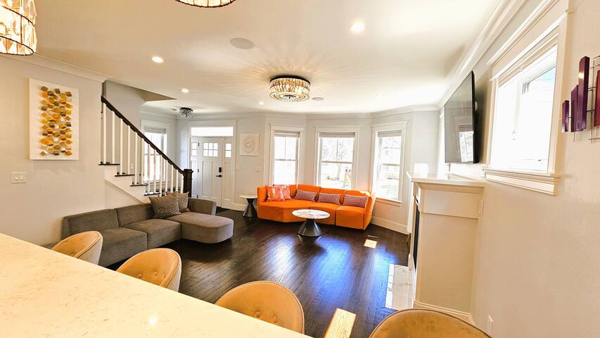 New Build XL Modern Home/UMass/Walk2TeneanBeach gallery image 4