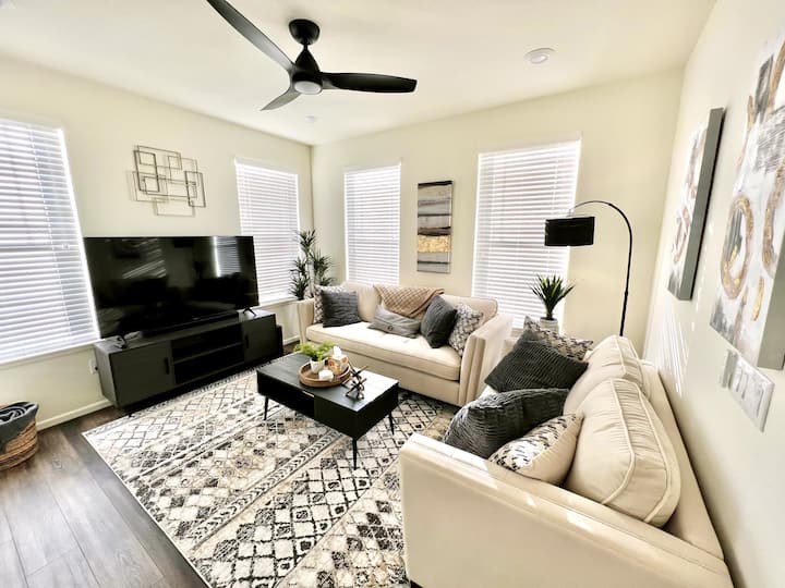 Newly Furnished Quiet Home W/ Office & Garage - Thornton, CO