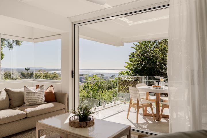 Noosa’s Best View, Nature Setting, Stroll to Beach