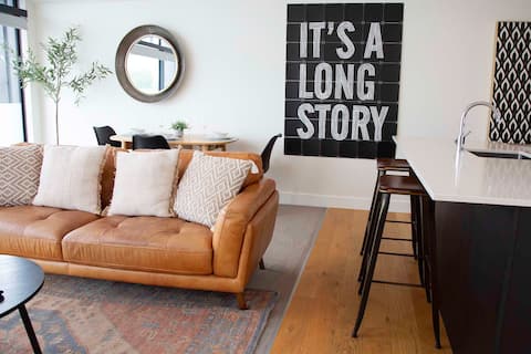 Popular Airbnb listing: Stylish ~Gated free car park~King bed~Central in Christchurch City