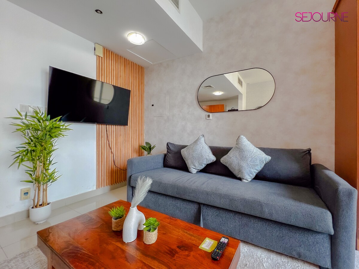 Popular Airbnb listing: Contemporary Studio in Lakeside IMPZ in Me'aisem First